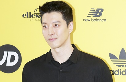 Gantengnya Lee Dong Gun Tampil Kenakan Seragam Tentara di 'Sketch'