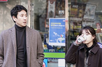 Frustasi Nyatakan Cinta, IU Ditolak Lee Sun Gyun di 'My Ajusshi'