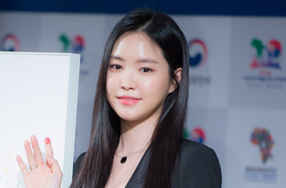 Cedera Pergelangan Kaki Kambuh, Na Eun A Pink Akan Fokus Penyembuhan