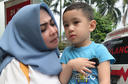 Ibu Nagita Slavina Bahagia Bermain dengan Rafathar, Netter Malah Deg-Degan