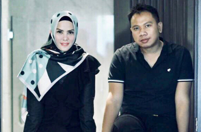 Urus Empat Anak Vicky, Angel Lelga Akui Stres dan Hampir Pingsan