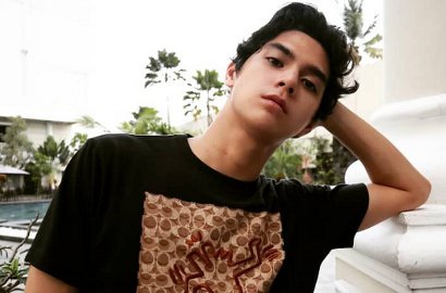 Al Ghazali Peluk Erat Shafeea, Netter Salfok Lutut Berdarah