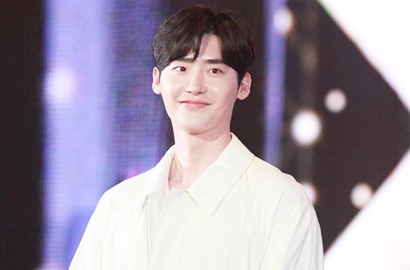 Lee Jong Suk Bocorkan Penampilan Gantengnya di Drama Baru, Seperti Apa?