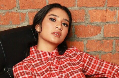 Rayakan Hari Kartini, Mikha Tambayong Tampilkan Pesona Khas Wanita Indonesia