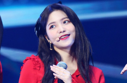 Unggah Selfie Gunakan Kacamata, Yeri Red Velvet Tuai Pujian