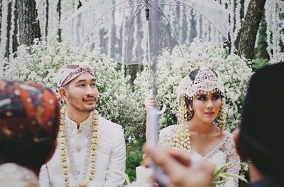 Nyaris Ciuman, Begini Romantisnya Postingan Perdana Syahnaz dan Jeje Usai Menikah