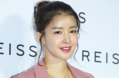 Pamer Body Seksi Usai Melahirkan, Lee Si Young Bikin Netter Melongo