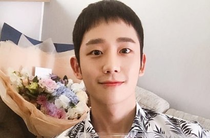 Kini Ganteng, Begini Imutnya Jung Hae In di Foto Kelulusan Sekolah