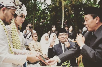 Tunjukkan Ekspresi Kocak, Ridwan Kamil Kembali Unggah Foto Pernikahan Syahnaz-Jeje