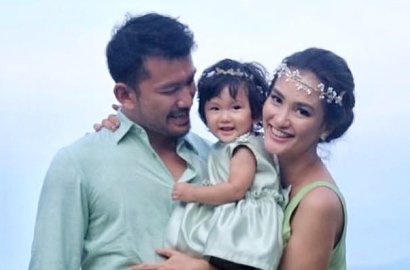 Atiqah Hasiholan Rayakan 10 Bulan Anak, Netter Malah Salfok Muka Bantal Rio Dewanto