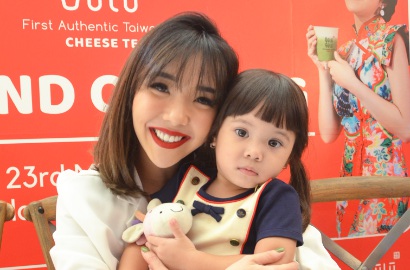 Lucunya Gempita Putri Gisel dan Gading Marten Pakai Hanbok