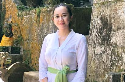Liburan, Sandal Jepit Aura Kasih Jadi Perbincangan Netter