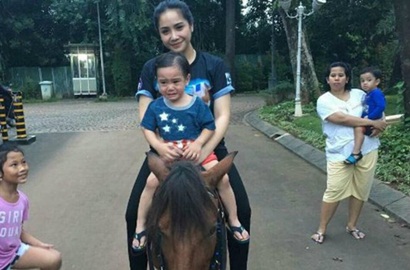 Bukan Cuma Mobil Mewah, Kuda Poni Rafathar Juga Bikin Raffi Ahmad Diprotes Warga?