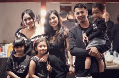 Nagita Seksi Pamer Pundak Bareng Nia Ramadhani, Netter: Kalau Ayu Ting Ting Bakal Melorot