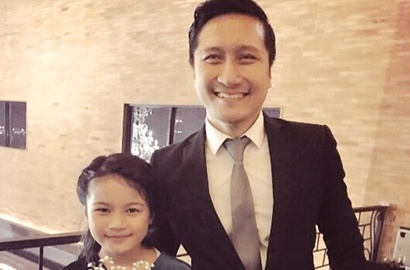 Putri Gemar Baca Alquran, Arie Untung Tulis Pesan Menyentuh
