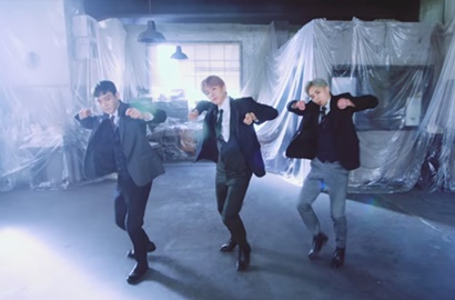EXO-CBX Cakep Jadi Pekerja Kantoran, Baekhyun Ngerap di MV 'Horololo'