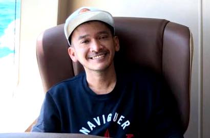 Tak Hanya Berangkatkan Pelanggan Umrah, Ruben Onsu Juga Santuni Anak Panti Asuhan