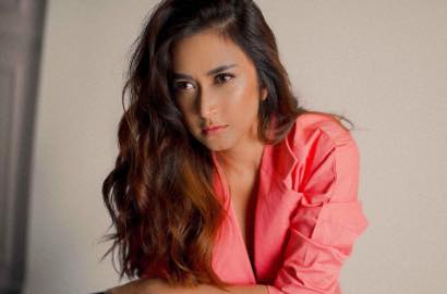 Cantik Saat Pemotretan, Rambut Nafa Urbach Bikin Salfok