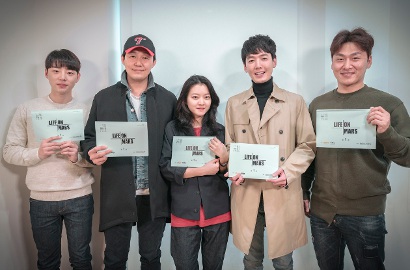 Jung Kyung Ho Hingga Go Ah Sung Ceria di Sesi Baca Naskah 'Life on Mars'