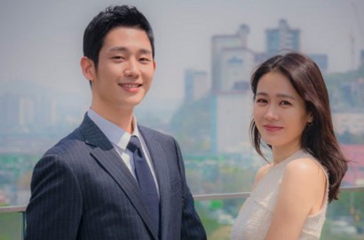 Mesranya Son Ye Jin Gandeng Jung Hae In di Preskon Kedua 'Pretty Noona'