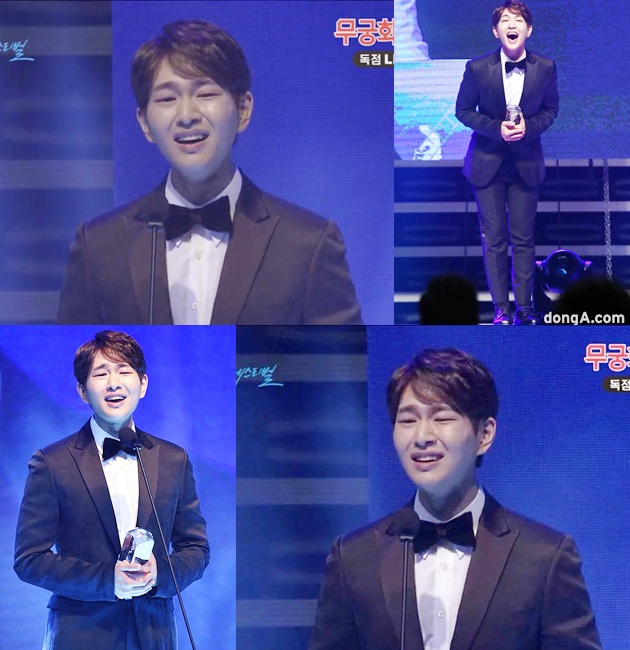 Dapat Tropi di Scene Stealer 2016 Berkat 'Descendants', Onew Dikritik Habis