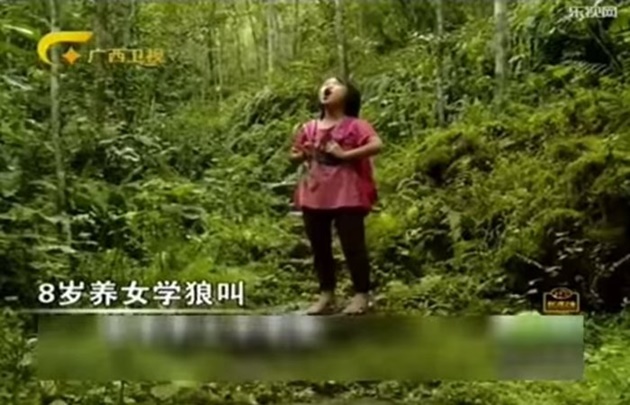 orang-orang hidup di hutan dan meninggalkan duniawi