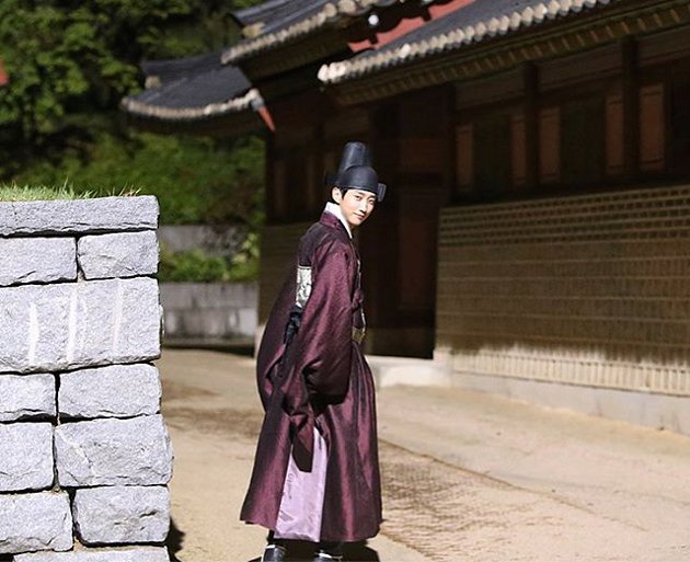 Pamer Foto Ganteng, Jinyoung B1A4 Pamitan 'Moonlight' Tamat