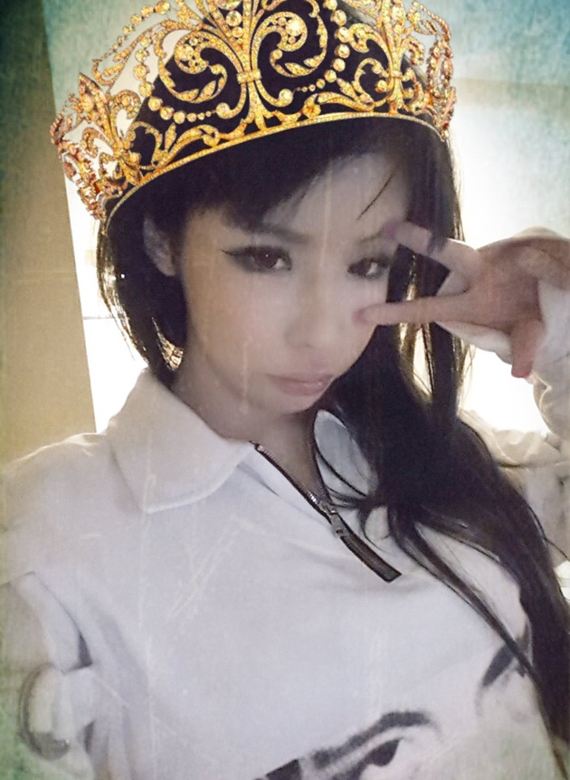 Comeback SNS, Park Bom Pamer Foto Aegyo Unyu