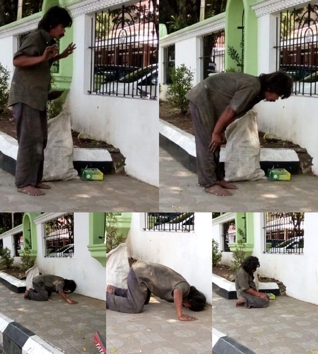 Bikin Haru, Beredar Foto Pemulung Sholat Jumat di Depan Bikin Haru, Beredar Foto Pemulung Sholat Jumat di Depan