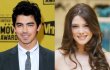 Joe Jonas Tidak Berkencan Dengan Ashley Greene