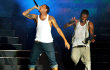 Chris Brown Duet Bareng Usher Saat Festival Musik di Jamaica