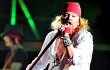Video: Aksi Lempar Botol Konser Guns N' Roses di Dublin