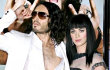 Russell Brand dan Katy Perry Suka Nyamar Jadi Wanita Tua