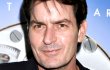 Usai Buat Ulah Di New York, Charlie Sheen Langsung Masuk Rumah Sakit
