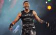 Video: Wajah Usher Kena Tendangan Maut Penggemarnya