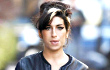Hanya Karena Virus Flu, Amy Winehouse Dilarikan Ke Rumah Sakit