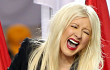 Video: Christina Aguilera Salah Bawakan Lirik Lagu Saat Super Bowl 2011