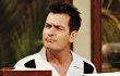 Charlie Sheen Usulkan Bayar Gaji Kru 'Two and a Half Man'