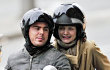 Foto: Zac Efron Selamatkan Michelle Pfeiffer di 'New Year's Eve'
