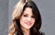 Selena Gomez 'Jual' Air Botolan Untuk Amal