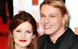 Jamie Campbell Bower Dan Bonnie Wright Bertunangan