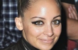 Nicole Richie Punya Koleksi Lebih Dari 200 Kacamata Hitam