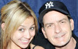 Charlie Sheen Didepak Bree Olson Lewat SMS