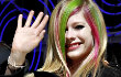 Avril Lavigne Ragu Bawakan Single Dari Album 'Goodbye Lullaby' Saat Konser