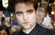 Robert Pattinson Tak Segan  Bayar Mahal Demi Perawatan Anjing