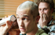 Trailer: Joseph Gordon-Levitt Cukur Habis Rambutnya di '50/50'