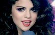 Video: Selena Gomez Hibur Pengunjung Tempat Karaoke