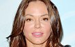 Asyik Berkendara, Kap Mobil Rose McGowan Jatuh