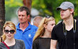 Emma Roberts Jalan Bareng Aktor 'Glee' di London