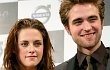 Robert Pattinson Hadiahkan Kalung Liontin Pada Kristen Stewart